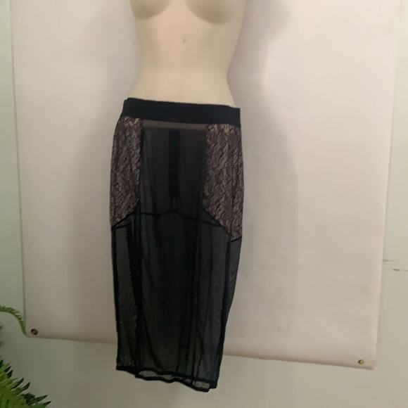VICTORIA SECRET LACE SLIP SKIRT SIZE M - Picture 1 of 5